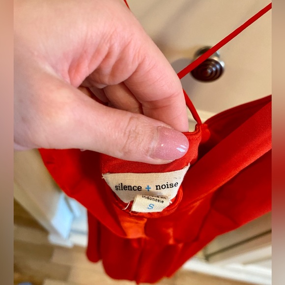 Urban outfitters/silence + noise red romper - Picture 2 of 4